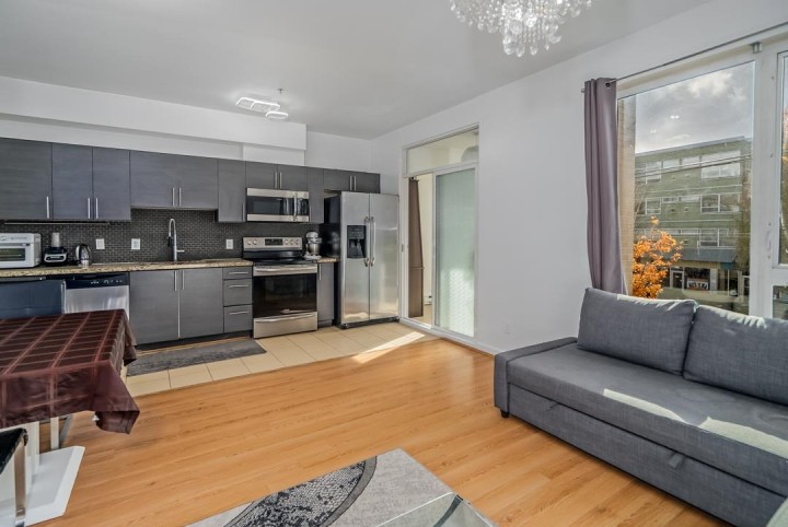 Photo 2 at 212 - 2239 Kingsway, Victoria VE, Vancouver East