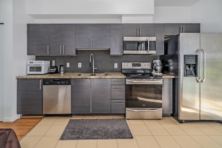 Photo 12 at 212 - 2239 Kingsway, Victoria VE, Vancouver East