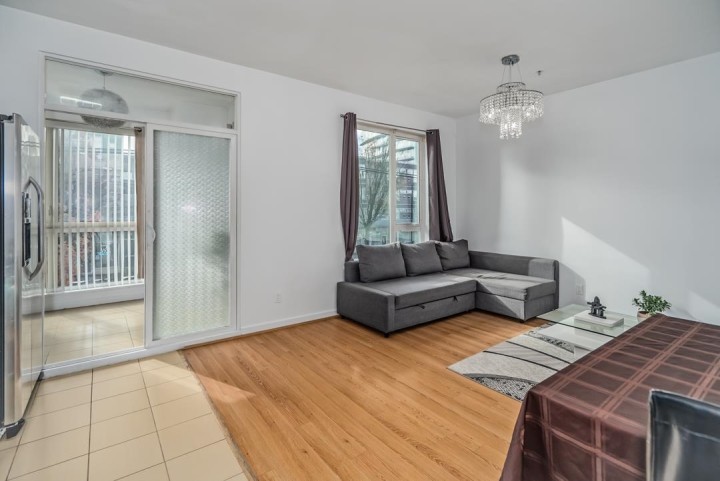 Photo 7 at 212 - 2239 Kingsway, Victoria VE, Vancouver East