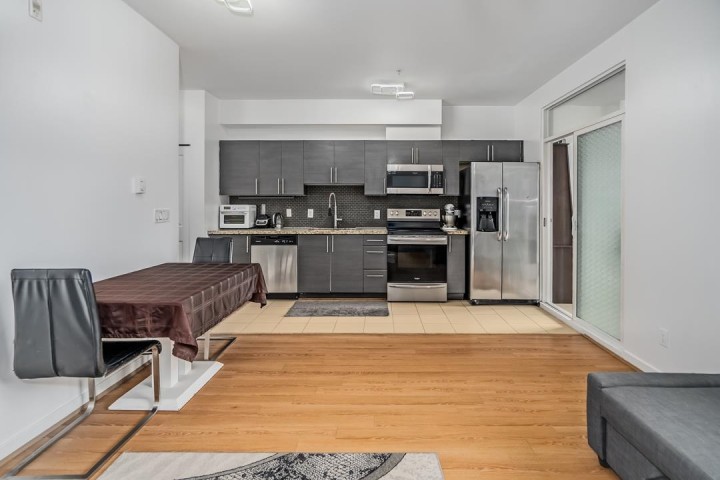 Photo 3 at 212 - 2239 Kingsway, Victoria VE, Vancouver East