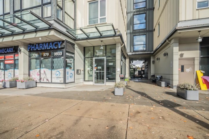 Photo 1 at 212 - 2239 Kingsway, Victoria VE, Vancouver East