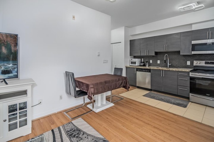 Photo 5 at 212 - 2239 Kingsway, Victoria VE, Vancouver East