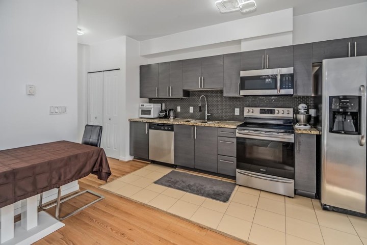 Photo 9 at 212 - 2239 Kingsway, Victoria VE, Vancouver East