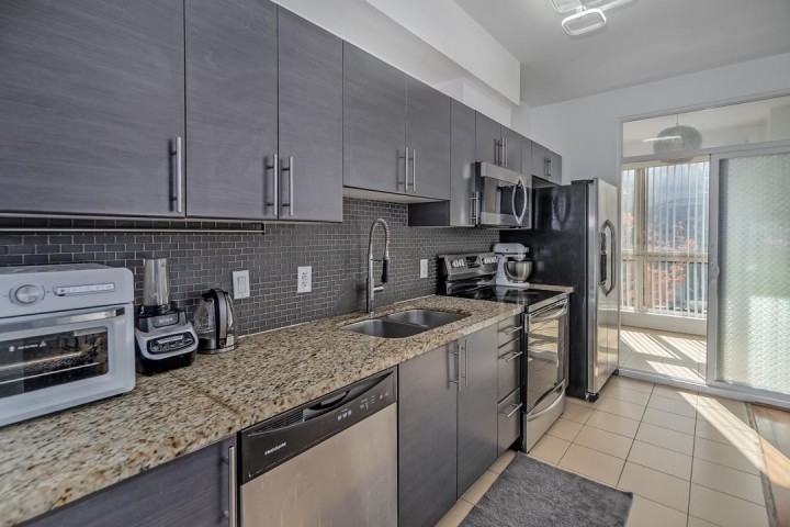 Photo 14 at 212 - 2239 Kingsway, Victoria VE, Vancouver East