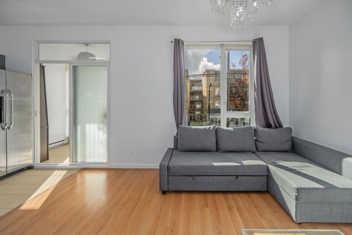 Photo 4 at 212 - 2239 Kingsway, Victoria VE, Vancouver East