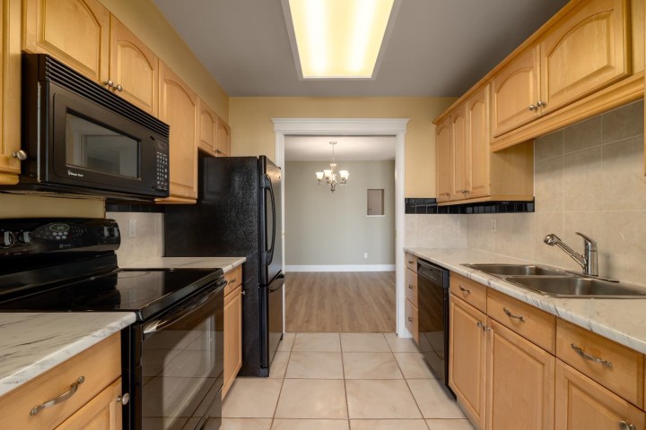 Photo 14 at 1302 - 2668 Ash Street, Fairview VW, Vancouver West