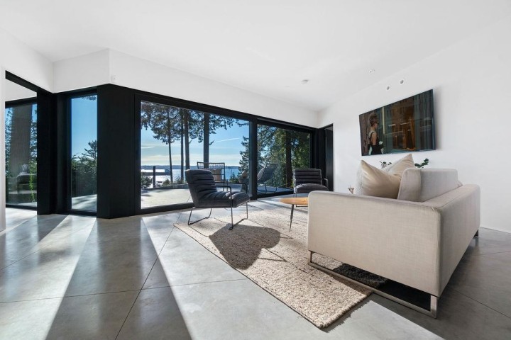 Photo 16 at 4166 Rose Crescent, Sandy Cove, West Vancouver