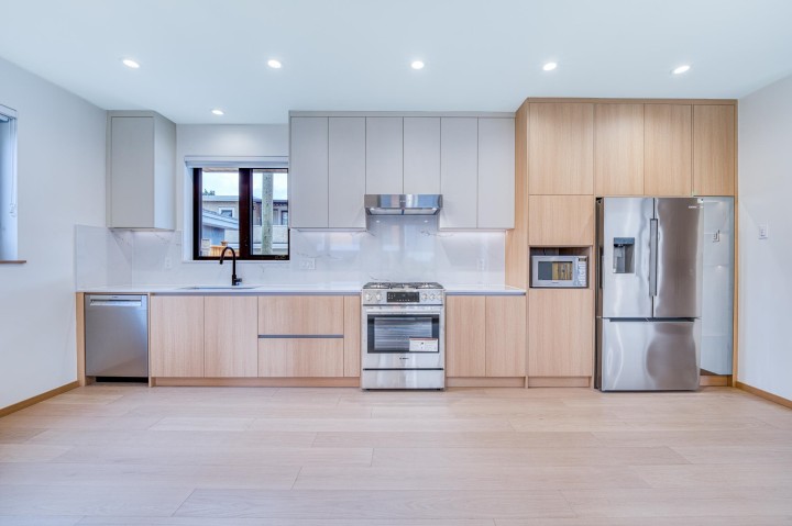 Photo 6 at 966 E 55th Avenue, South Vancouver, Vancouver East