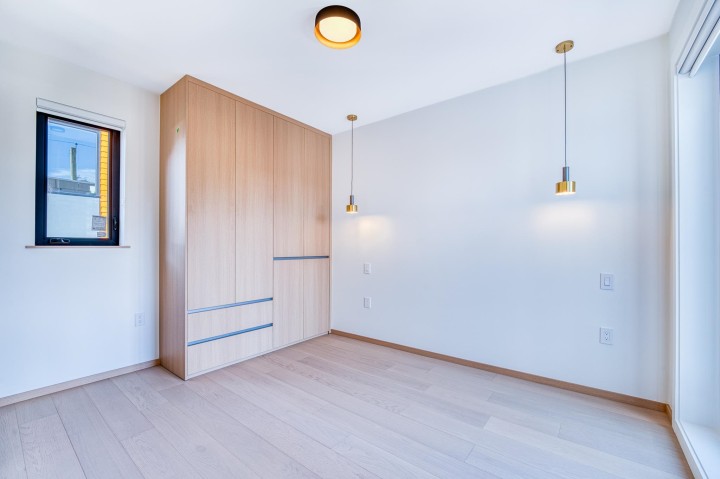 Photo 13 at 966 E 55th Avenue, South Vancouver, Vancouver East