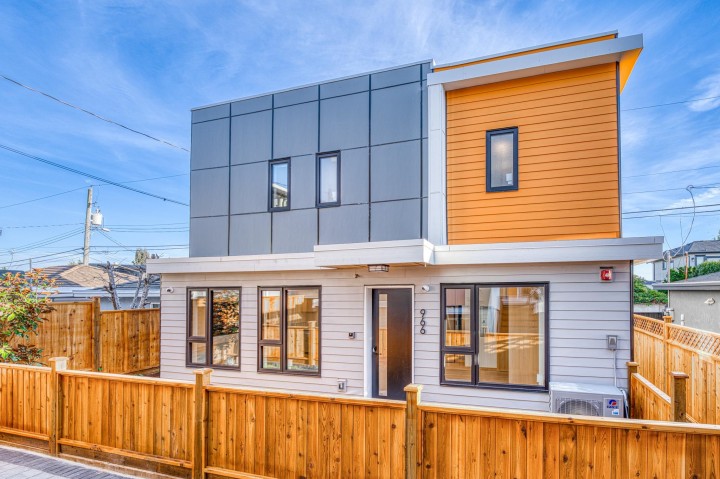 Photo 3 at 966 E 55th Avenue, South Vancouver, Vancouver East