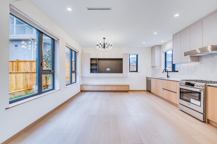 Photo 1 at 966 E 55th Avenue, South Vancouver, Vancouver East