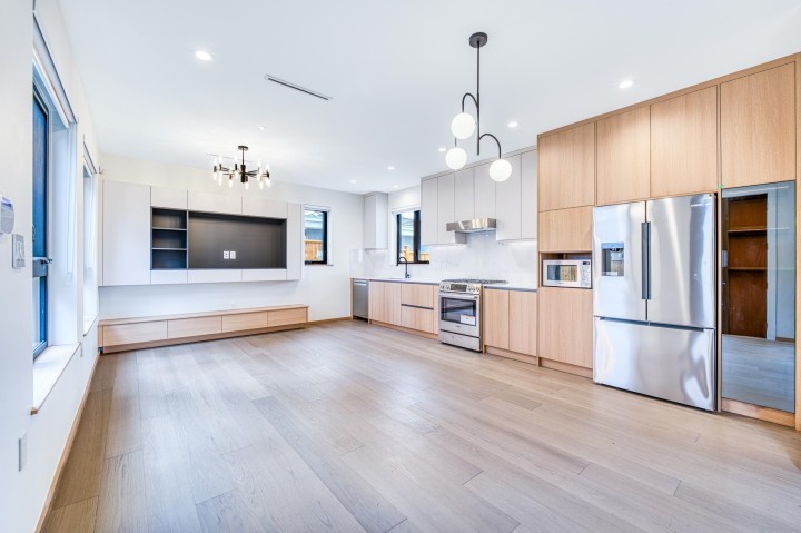 Photo 9 at 966 E 55th Avenue, South Vancouver, Vancouver East