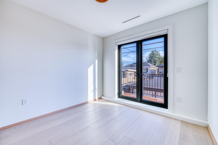 Photo 15 at 966 E 55th Avenue, South Vancouver, Vancouver East