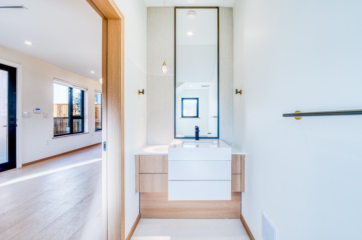 Photo 11 at 966 E 55th Avenue, South Vancouver, Vancouver East