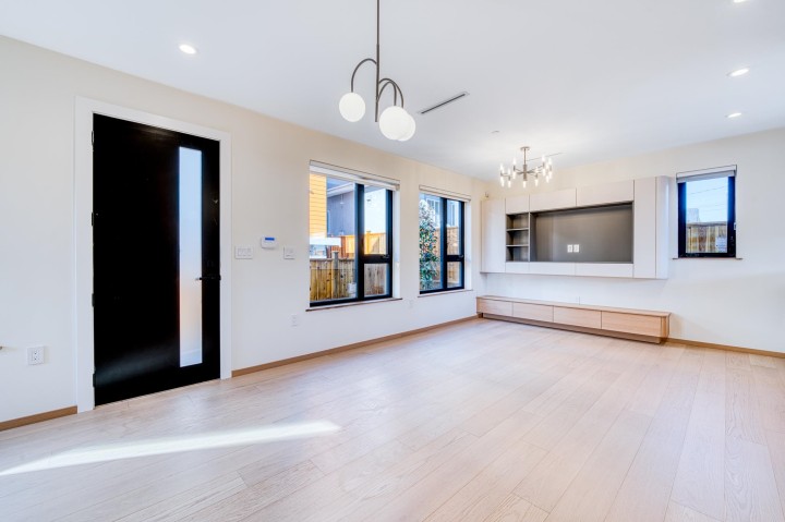 Photo 8 at 966 E 55th Avenue, South Vancouver, Vancouver East