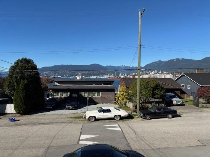 Photo 3 at 2318 Wall Street, Hastings, Vancouver East