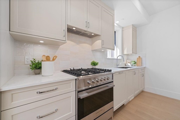 Photo 12 at 1 - 2447 E 41st Avenue, Collingwood VE, Vancouver East