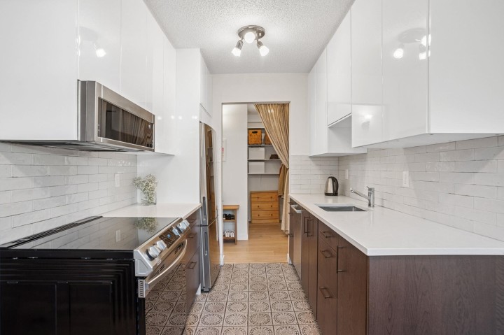 Photo 9 at 113 - 2033 Triumph Street, Hastings, Vancouver East