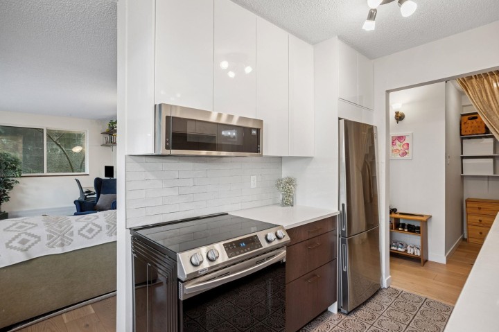 Photo 10 at 113 - 2033 Triumph Street, Hastings, Vancouver East