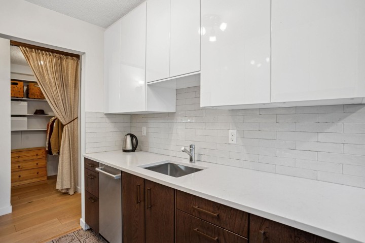 Photo 11 at 113 - 2033 Triumph Street, Hastings, Vancouver East