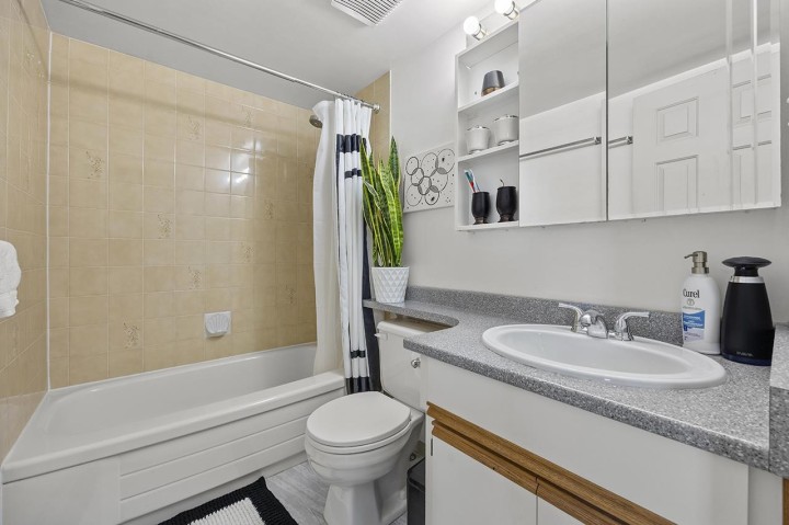 Photo 16 at 302 - 458 E 43rd Avenue, Fraser VE, Vancouver East