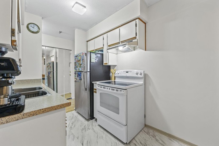 Photo 10 at 302 - 458 E 43rd Avenue, Fraser VE, Vancouver East