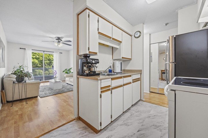 Photo 8 at 302 - 458 E 43rd Avenue, Fraser VE, Vancouver East