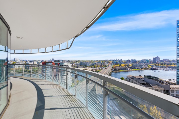 Photo 1 at 1584 - 87 Nelson Street, Yaletown, Vancouver West