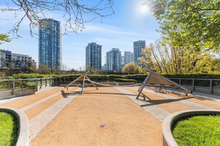 Photo 38 at 1584 - 87 Nelson Street, Yaletown, Vancouver West