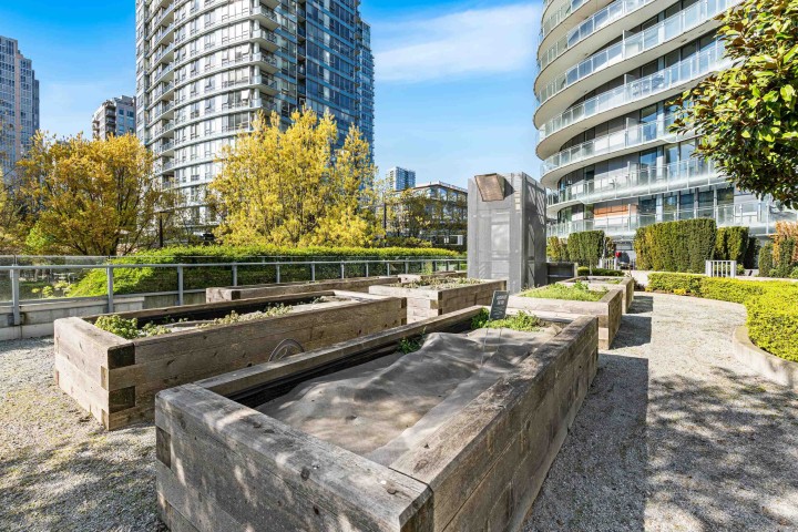 Photo 37 at 1584 - 87 Nelson Street, Yaletown, Vancouver West