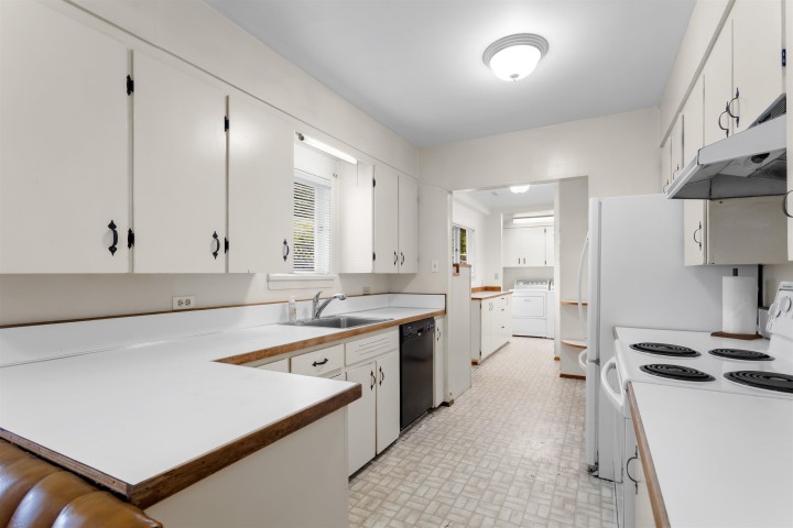 Photo 12 at 260 W 21st Street, Central Lonsdale, North Vancouver