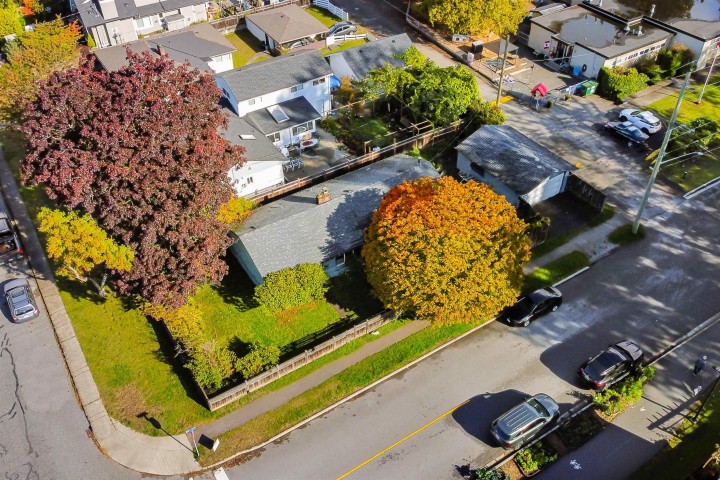 Photo 3 at 260 W 21st Street, Central Lonsdale, North Vancouver