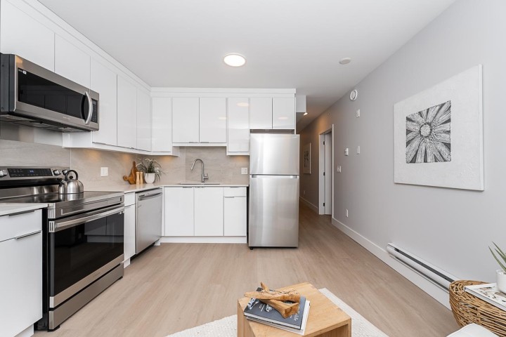 Photo 12 at 406 - 3050 Kingsway, Collingwood VE, Vancouver East