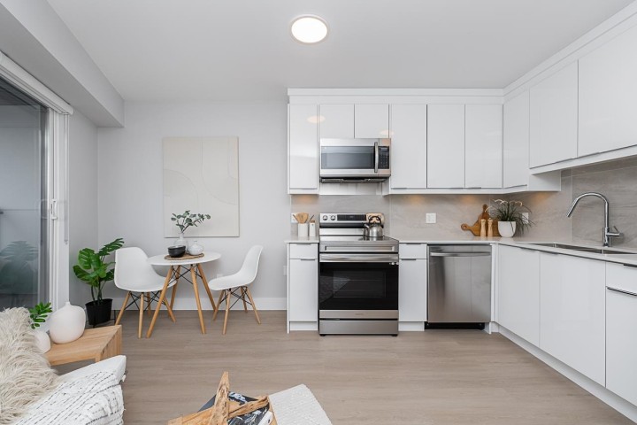 Photo 7 at 406 - 3050 Kingsway, Collingwood VE, Vancouver East