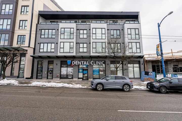 Photo 1 at 406 - 3050 Kingsway, Collingwood VE, Vancouver East