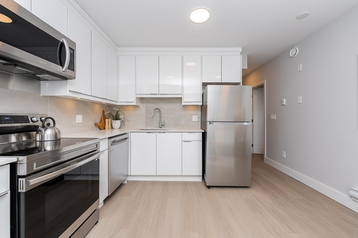 Photo 9 at 406 - 3050 Kingsway, Collingwood VE, Vancouver East