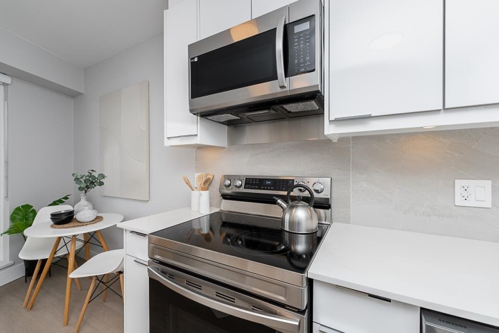 Photo 10 at 406 - 3050 Kingsway, Collingwood VE, Vancouver East