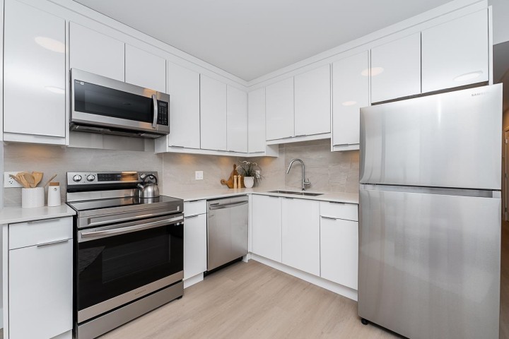 Photo 8 at 406 - 3050 Kingsway, Collingwood VE, Vancouver East