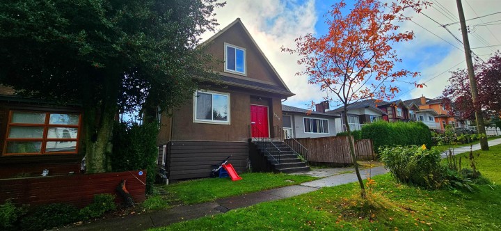 Photo 2 at 1072 E 55th Avenue, South Vancouver, Vancouver East