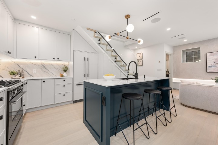 Photo 2 at 2 - 365 E 33rd Avenue, Main, Vancouver East