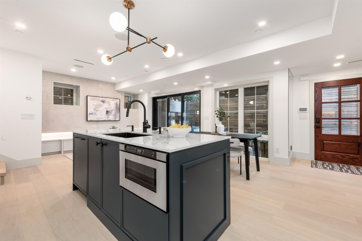 Photo 7 at 2 - 365 E 33rd Avenue, Main, Vancouver East