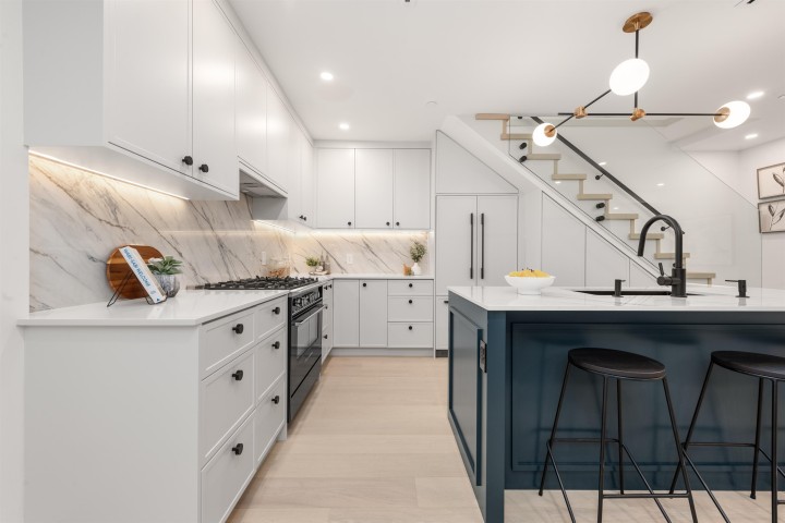 Photo 3 at 2 - 365 E 33rd Avenue, Main, Vancouver East