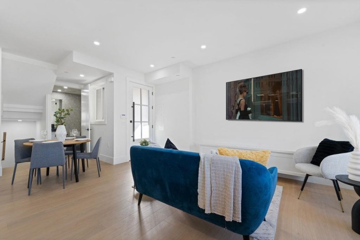 Photo 4 at 2 - 2447 E 41st Avenue, Collingwood VE, Vancouver East