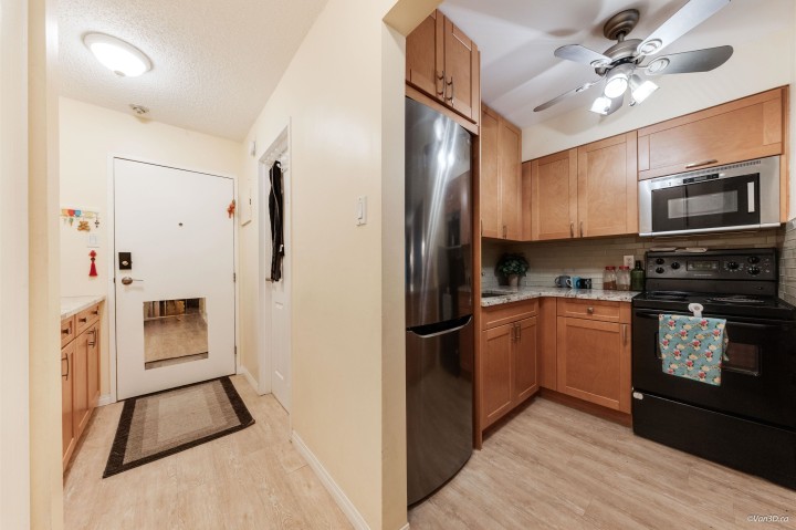 Photo 3 at 210 - 1545 E 2nd Avenue, Grandview Woodland, Vancouver East