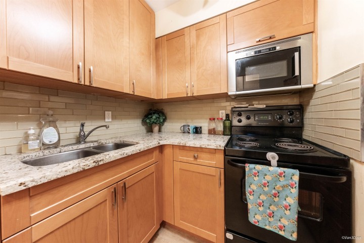 Photo 4 at 210 - 1545 E 2nd Avenue, Grandview Woodland, Vancouver East