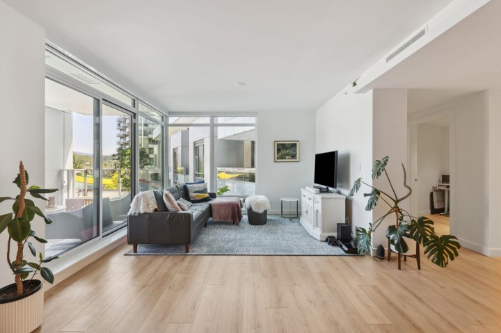 Photo 2 at 404 - 1500 Fern Street, Lynnmour, North Vancouver