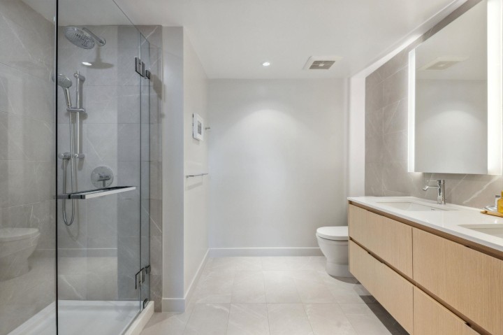 Photo 12 at 404 - 1500 Fern Street, Lynnmour, North Vancouver