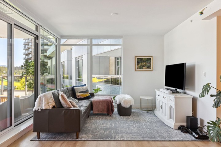 Photo 3 at 404 - 1500 Fern Street, Lynnmour, North Vancouver