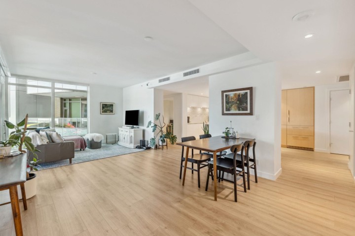 Photo 5 at 404 - 1500 Fern Street, Lynnmour, North Vancouver