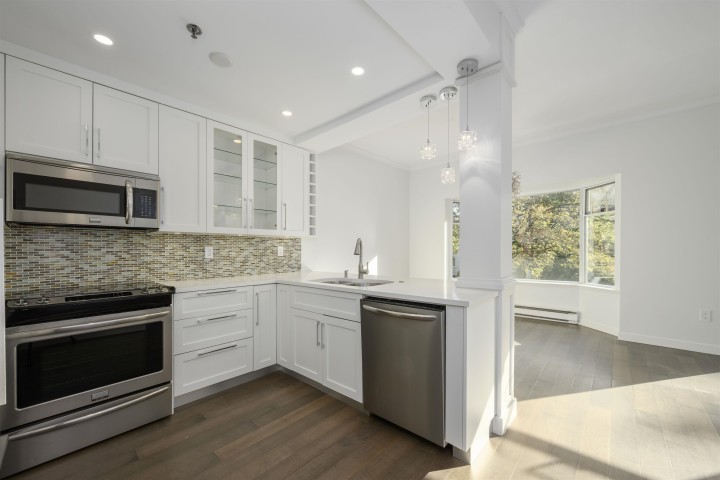 Photo 7 at 307 - 1963 W 3rd Avenue, Kitsilano, Vancouver West